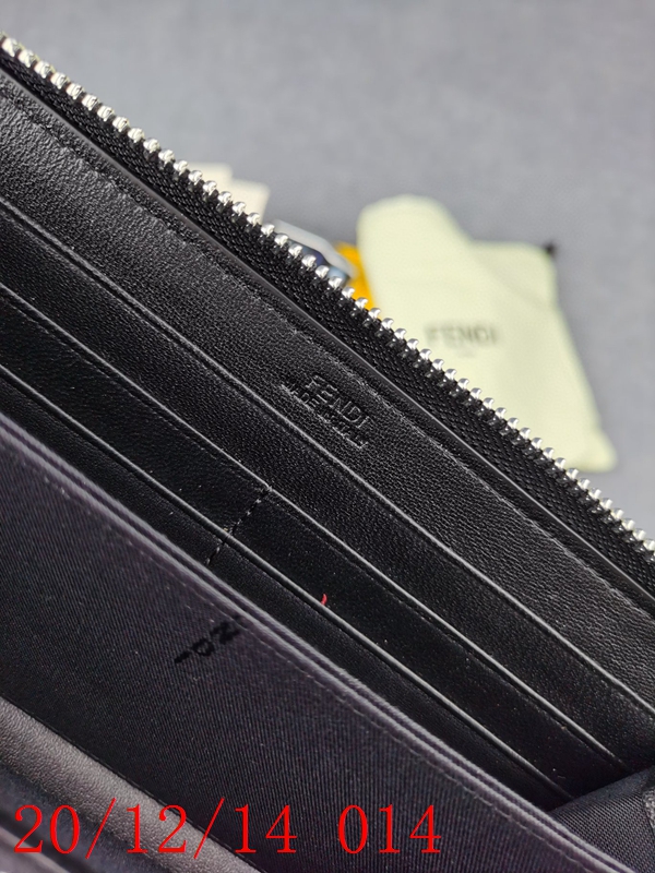 超激安ブランド財布偽物着用イメージ